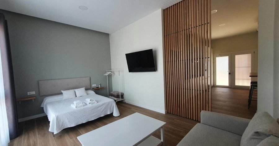 REDONDELA APARTMENTS - Bedroom, Bathroom & Kitchen: Foto