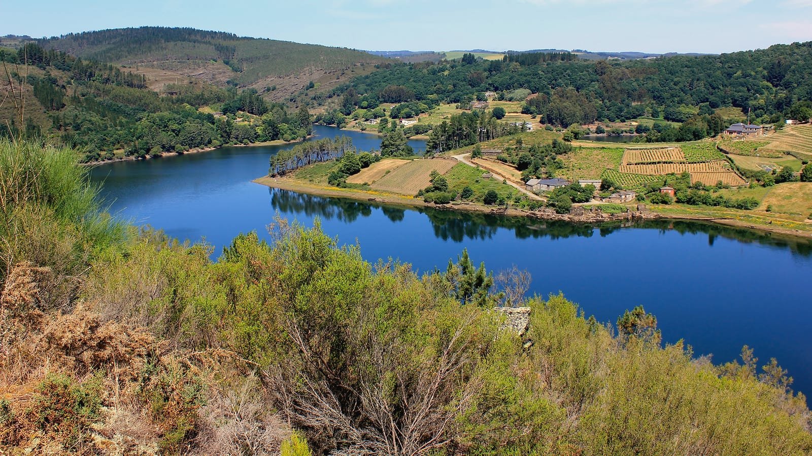 Rio Minho visto do miradouro da Buqueira em Portomarín, etapa Sarria – Portomarín