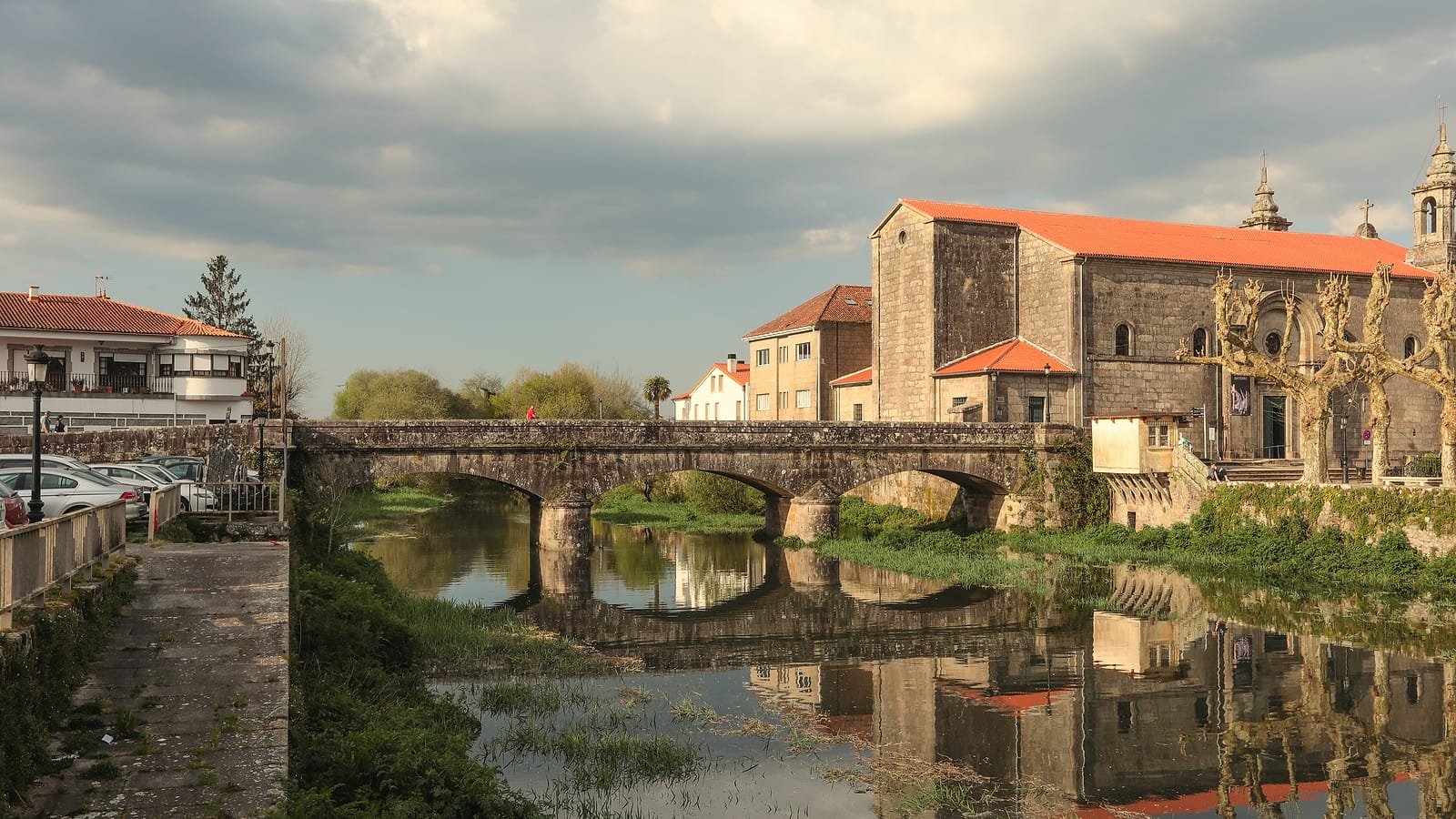 Ponte sobre o rio Sar em Padrón, etapa Caldas de Reis – Padrón