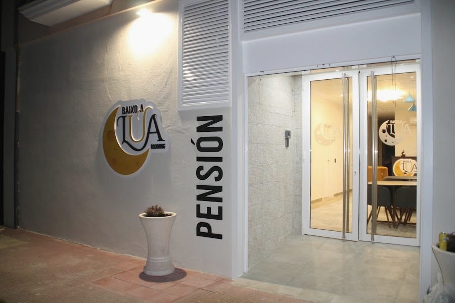Baixo a Lúa: Foto de Google